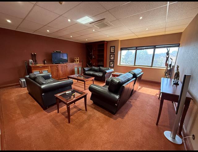 4,810M² OFFICE TO LET IN FERNDALE